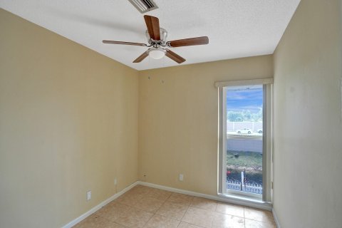 Townhouse in North Lauderdale, Florida 3 bedrooms, 126.35 sq.m. № 1081410 - photo 28
