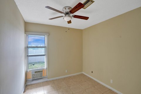 Townhouse in North Lauderdale, Florida 3 bedrooms, 126.35 sq.m. № 1081410 - photo 22