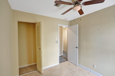 Townhouse in North Lauderdale, Florida 3 bedrooms, 126.35 sq.m. № 1081410 - photo 20