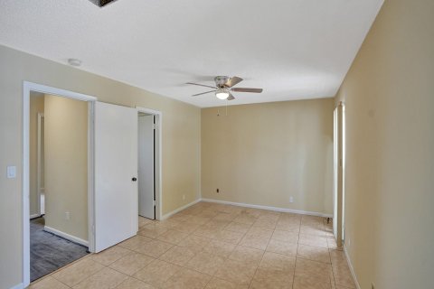 Townhouse in North Lauderdale, Florida 3 bedrooms, 126.35 sq.m. № 1081410 - photo 16