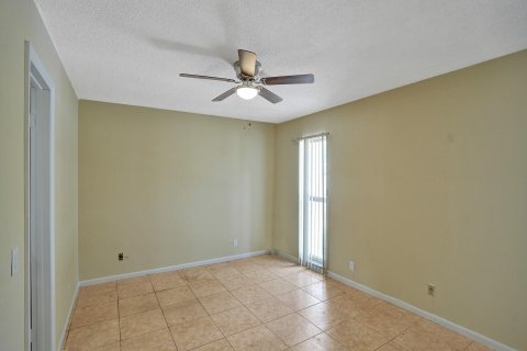 Townhouse in North Lauderdale, Florida 3 bedrooms, 126.35 sq.m. № 1081410 - photo 17