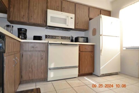 Condo in Orlando, Florida, 2 bedrooms  № 1382652 - photo 25