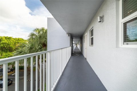 Condo in Oakland Park, Florida, 2 bedrooms  № 959566 - photo 5