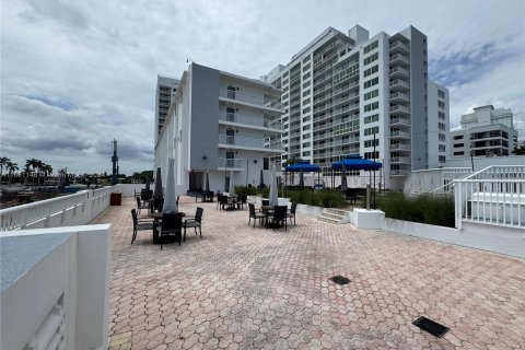 Condo in Miami Beach, Florida, 1 bedroom  № 1375433 - photo 20