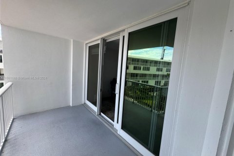 Condo in Miami Beach, Florida, 1 bedroom  № 1375433 - photo 5