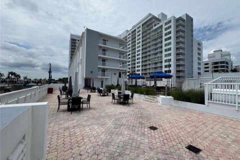 Condo in Miami Beach, Florida, 1 bedroom  № 1375433 - photo 19