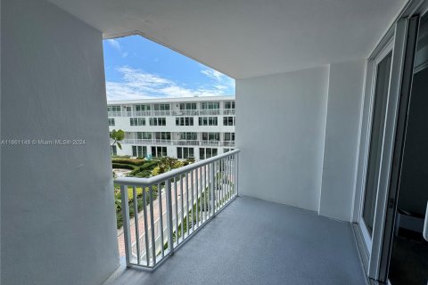 Condo in Miami Beach, Florida, 1 bedroom  № 1375433 - photo 6