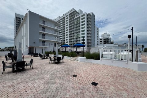 Condo in Miami Beach, Florida, 1 bedroom  № 1375433 - photo 21