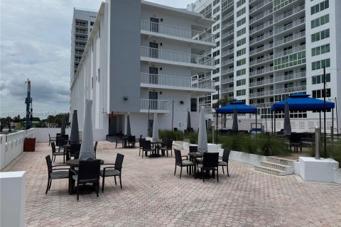 Condo in Miami Beach, Florida, 1 bedroom  № 1375433 - photo 18