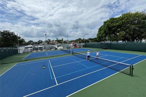 Condo in Miami Beach, Florida, 1 bedroom  № 1375433 - photo 27