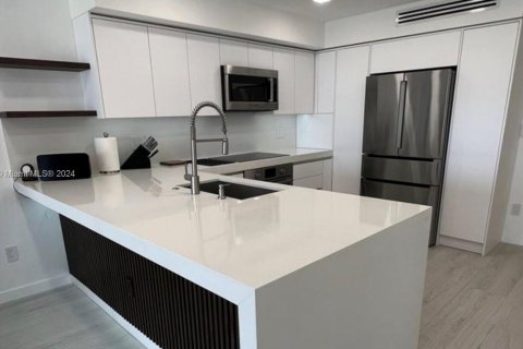 Propiedad comercial en venta en Miami, Florida № 1375467 - foto 1