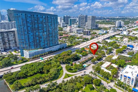 Condo in Miami, Florida, 1 bedroom  № 1365359 - photo 25