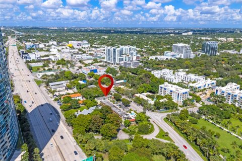 Condo in Miami, Florida, 1 bedroom  № 1365359 - photo 26