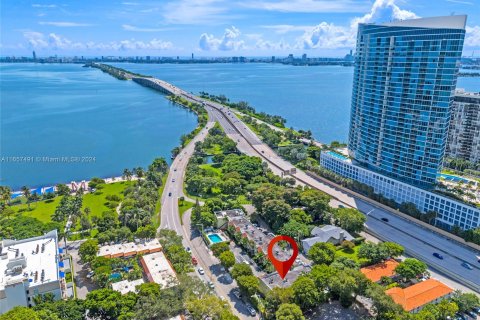 Condo in Miami, Florida, 1 bedroom  № 1365359 - photo 28