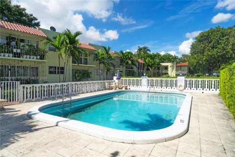 Condo in Miami, Florida, 1 bedroom  № 1365359 - photo 18