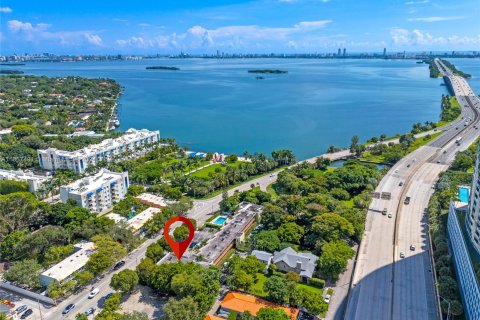 Condo in Miami, Florida, 1 bedroom  № 1365359 - photo 27