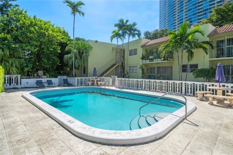 Condo in Miami, Florida, 1 bedroom  № 1365359 - photo 17