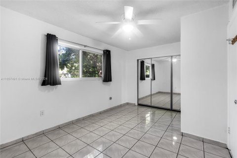 Condo in Miami, Florida, 1 bedroom  № 1365359 - photo 15