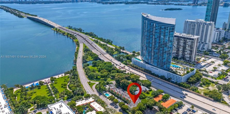 Condo in Miami, Florida, 1 bedroom  № 1365359