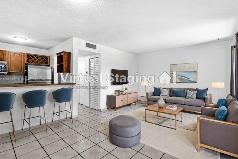 Condo in Miami, Florida, 1 bedroom  № 1365359 - photo 3