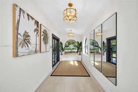 Casa en venta en Miami, Florida, 4 dormitorios, 234.58 m2 № 1365355 - foto 4