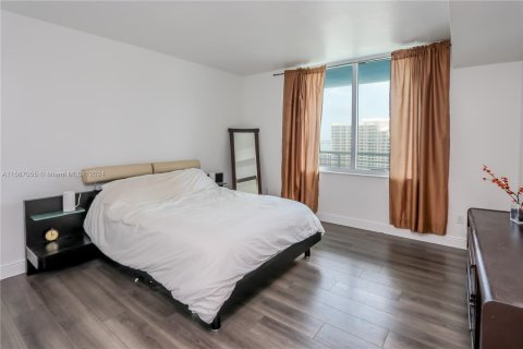 Condo in Miami, Florida, 1 bedroom  № 1117061 - photo 10