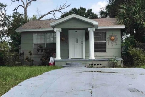 House in Tampa, Florida 3 bedrooms, 74.14 sq.m. № 1315494 - photo 1