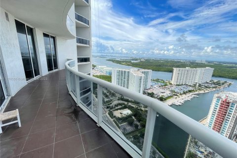 Condominio en venta en Sunny Isles Beach, Florida, 2 dormitorios, 133.31 m2 № 832571 - foto 18