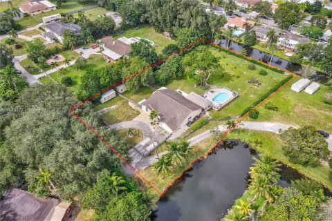 Villa ou maison à vendre à Cooper City, Floride: 5 chambres, 218.69 m2 № 832606 - photo 3