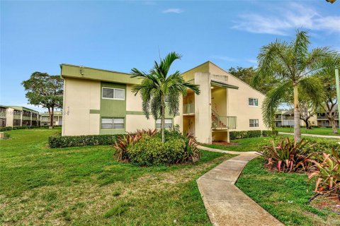 Condo in Coral Springs, Florida, 2 bedrooms  № 1380183 - photo 1