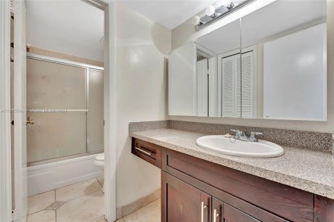 Copropriété à vendre à Coral Springs, Floride: 2 chambres, 100.8 m2 № 1380183 - photo 16