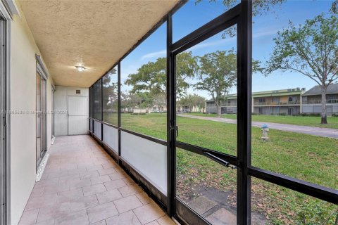 Copropriété à vendre à Coral Springs, Floride: 2 chambres, 100.8 m2 № 1380183 - photo 25