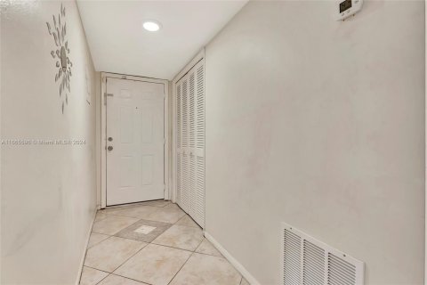 Copropriété à vendre à Coral Springs, Floride: 2 chambres, 100.8 m2 № 1380183 - photo 13