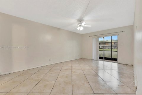 Copropriété à vendre à Coral Springs, Floride: 2 chambres, 100.8 m2 № 1380183 - photo 12