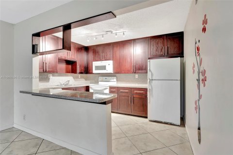 Copropriété à vendre à Coral Springs, Floride: 2 chambres, 100.8 m2 № 1380183 - photo 7