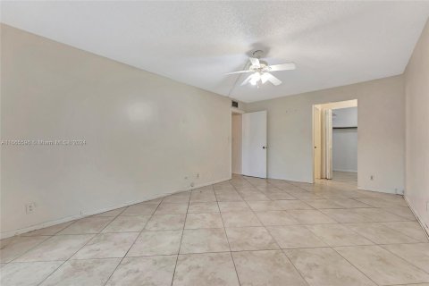 Copropriété à vendre à Coral Springs, Floride: 2 chambres, 100.8 m2 № 1380183 - photo 14