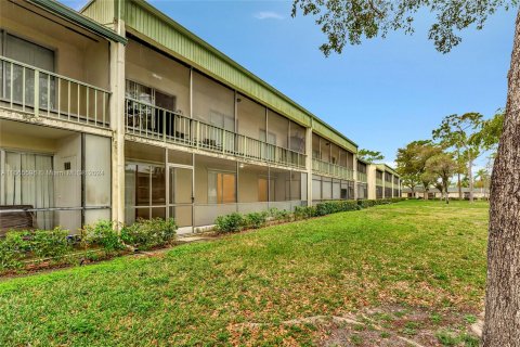 Condo in Coral Springs, Florida, 2 bedrooms  № 1380183 - photo 23