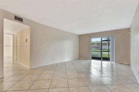 Copropriété à vendre à Coral Springs, Floride: 2 chambres, 100.8 m2 № 1380183 - photo 3