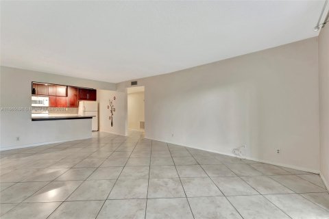 Condo in Coral Springs, Florida, 2 bedrooms  № 1380183 - photo 4