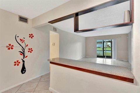 Copropriété à vendre à Coral Springs, Floride: 2 chambres, 100.8 m2 № 1380183 - photo 9