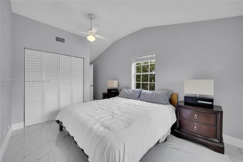 Casa en venta en Miami, Florida, 4 dormitorios, 137.87 m2 № 1380200 - foto 30