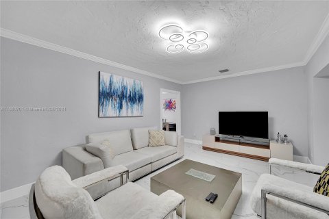 Casa en venta en Miami, Florida, 4 dormitorios, 137.87 m2 № 1380200 - foto 13