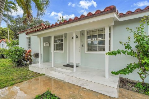 Villa ou maison à vendre à Miami, Floride: 4 chambres, 137.87 m2 № 1380200 - photo 2