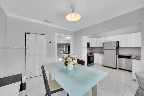 Casa en venta en Miami, Florida, 4 dormitorios, 137.87 m2 № 1380200 - foto 17