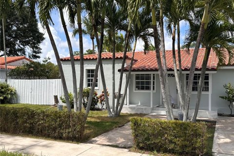 Villa ou maison à vendre à Miami, Floride: 4 chambres, 137.87 m2 № 1380200 - photo 1