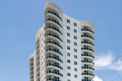 Apartamento en venta en Miami, Florida, 3 dormitorios, 106 m2 № 102587 - foto 2