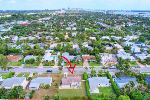 Casa en venta en West Palm Beach, Florida, 2 dormitorios, 77.57 m2 № 1104313 - foto 1