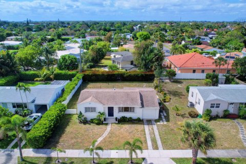 Villa ou maison à vendre à West Palm Beach, Floride: 2 chambres, 77.57 m2 № 1104313 - photo 2