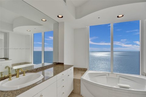 Condo in Sunny Isles Beach, Florida, 3 bedrooms  № 1326066 - photo 13