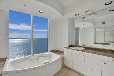 Condo in Sunny Isles Beach, Florida, 3 bedrooms  № 1326066 - photo 15